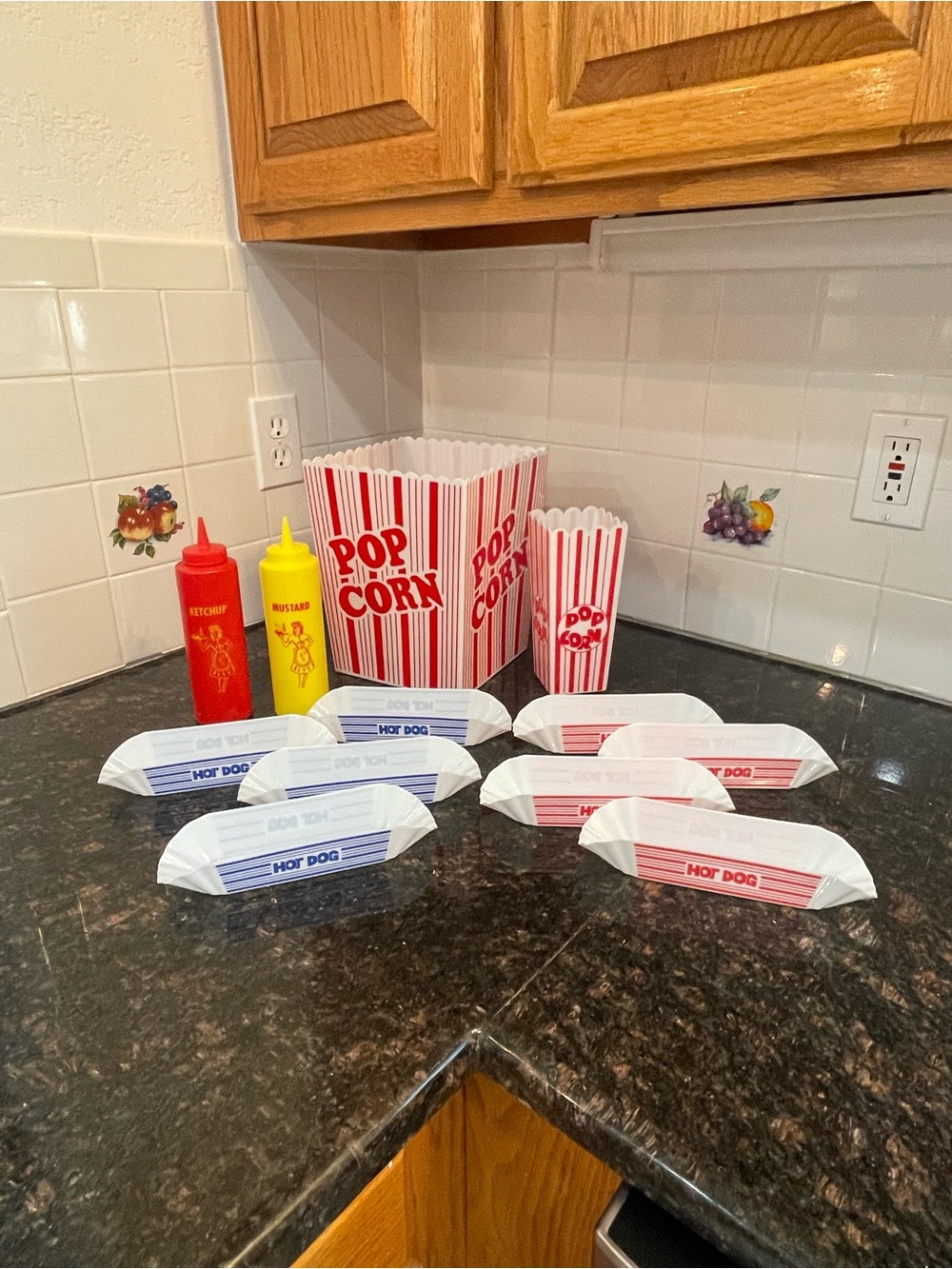 Classic Red & White Popcorn & Hot Dog Party Set - Unbranded